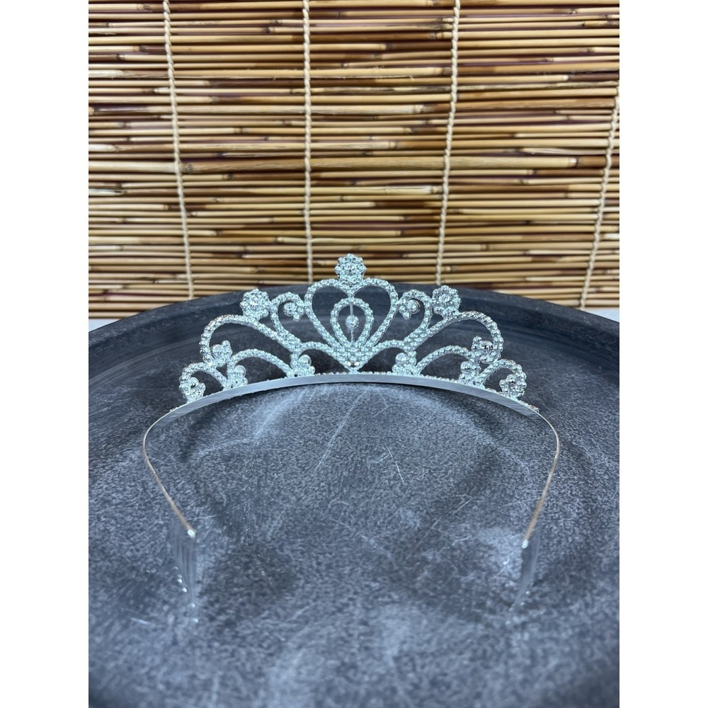 BEAUTIFUL RHINESTONE TIARA —silver Heart - Picture 3 of 5
